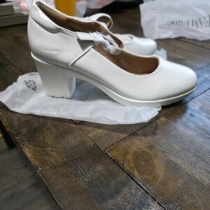 Dream Pairs Elegant White Heels